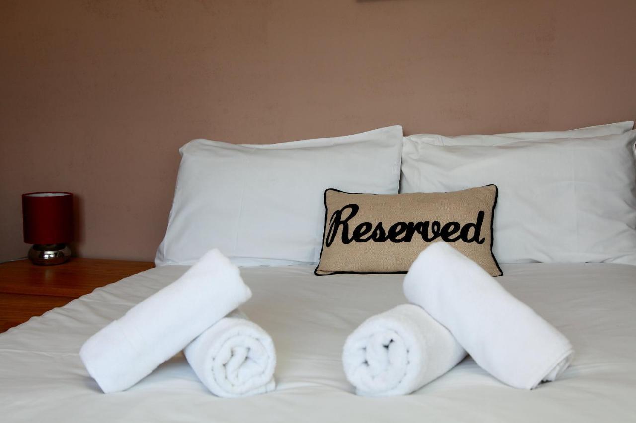 Hampton Court Hotel East Molesey Extérieur photo