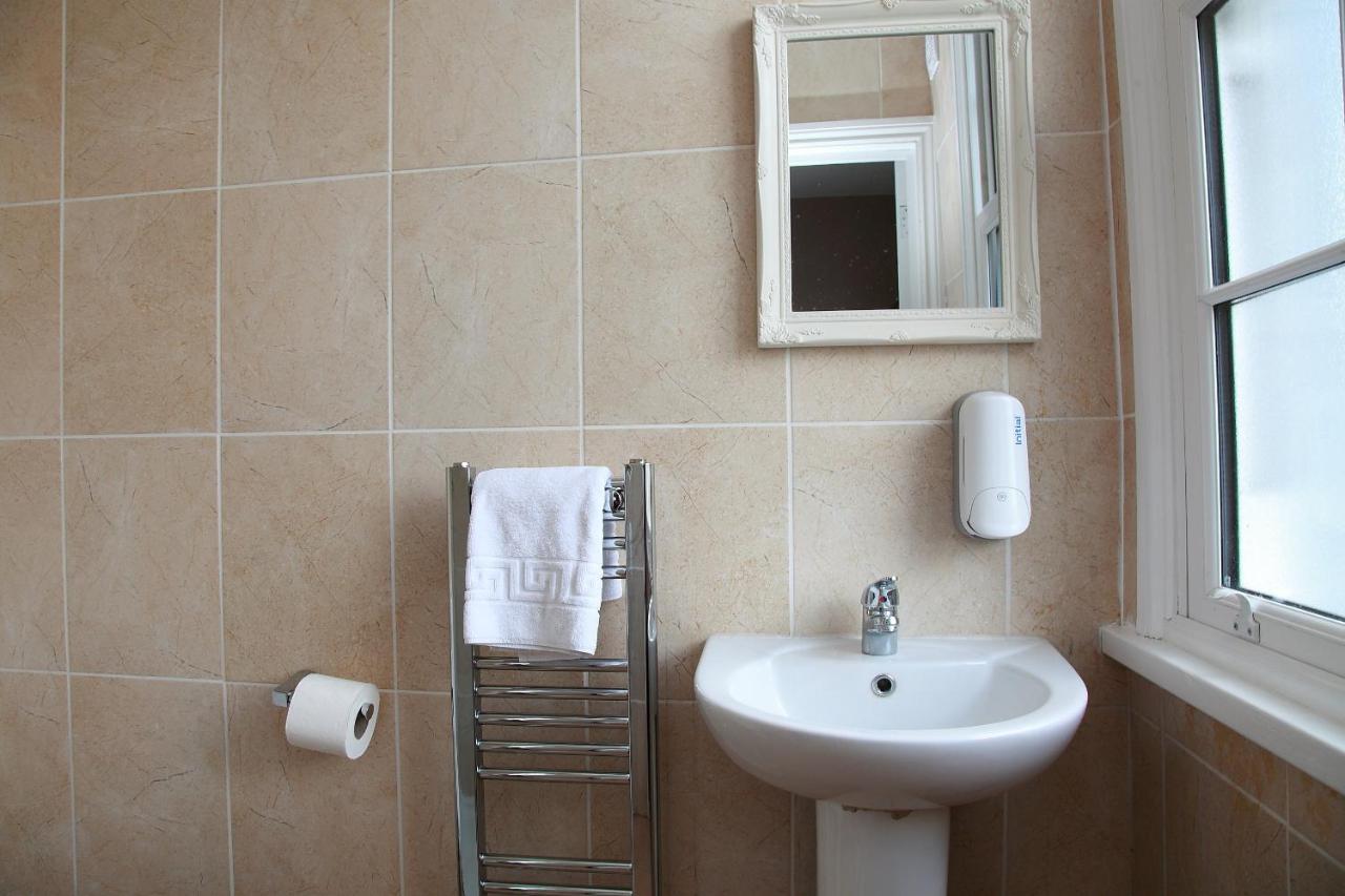 Hampton Court Hotel East Molesey Extérieur photo