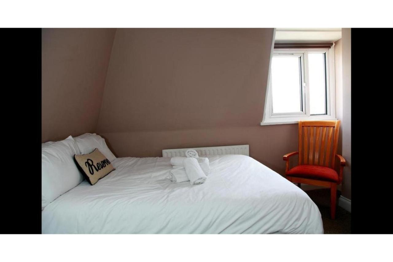 Hampton Court Hotel East Molesey Extérieur photo