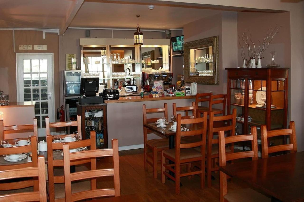 Hampton Court Hotel East Molesey Extérieur photo