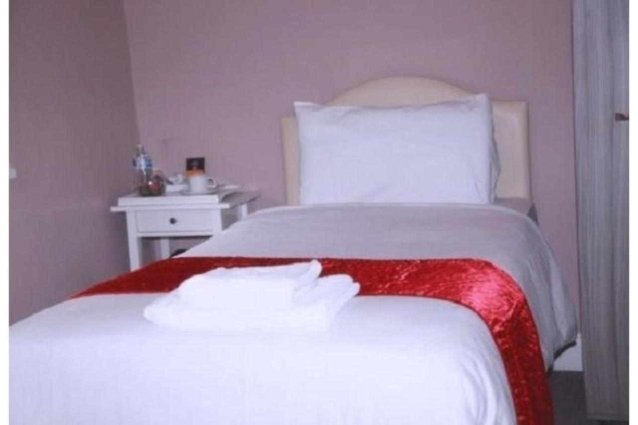 Hampton Court Hotel East Molesey Extérieur photo