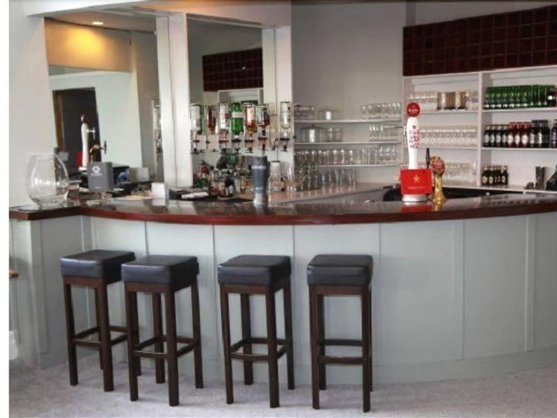 Hampton Court Hotel East Molesey Extérieur photo